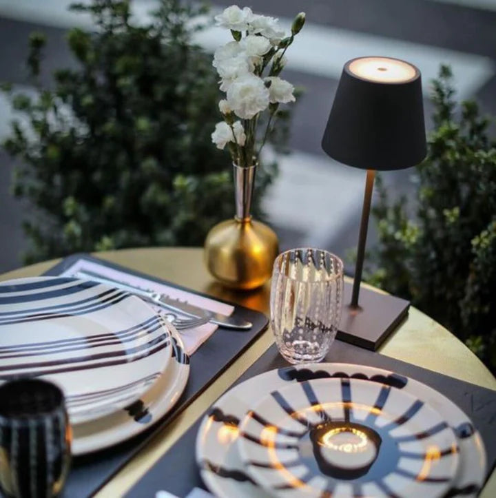 Lampa LED fără fir, reîncărcabilă: eleganță și libertate de iluminare!