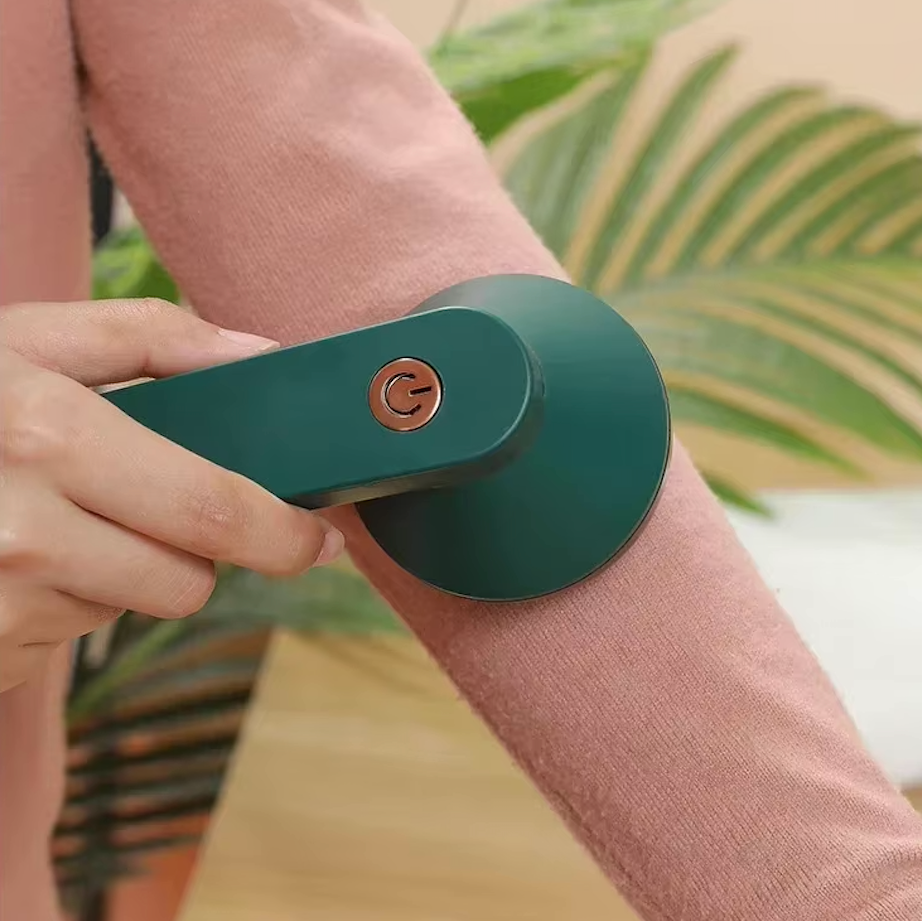 Rechargeable lint remover for impeccable clothing